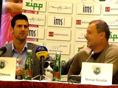 Novak Djokovic rozpráva aj srbsko-slovensky na tlacovej konferencii pred Tennis Classic 2012
