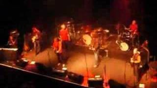 de Lillos - Finnes det en kvinne