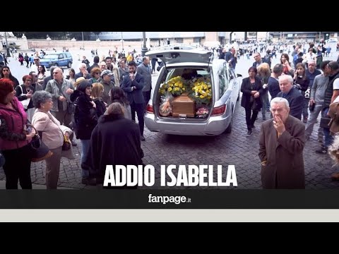 Morta Isabella Biagini, ai funerali pochissimi vip. L'ira di Mastelloni: "Femminicidio di un'artista