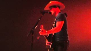 Dustin Lynch &quot;Wild in Your Smile&quot; and &quot;Cowboys and Angels&quot;