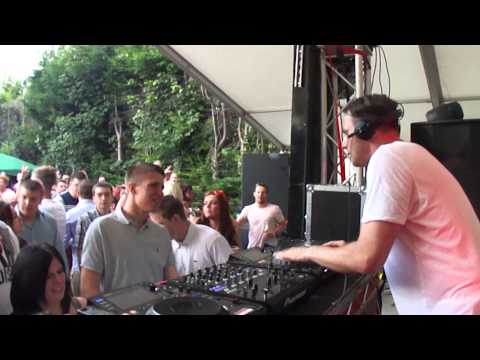 Mark Knight dropping 'I Feel Love' at TDUK in the middle of the afternoon!