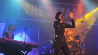 The Jezabels &#39;Mace Spray&#39; in Frankfurt at Sankt Peter