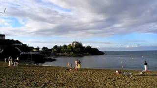 preview picture of video 'The Beach At 22410 Saint-Quay-Portrieux, Côtes-d'Armor, Brittany, France 26th August 2011'