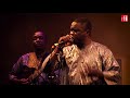Toumani Diabaté et le Symmetric Orchestra interprètent "Lampedusa"