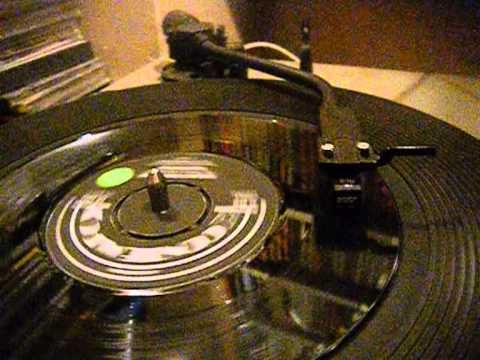 Roberta Kelly - Kung Fu's Back Again - Disco - 45 rpm
