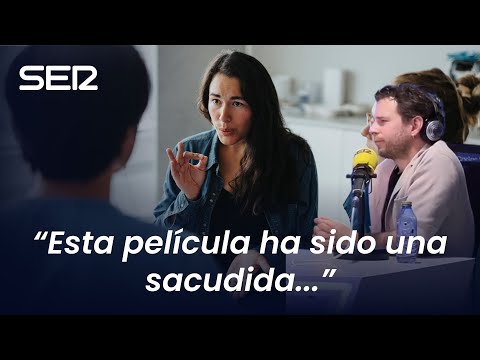 LA REVUELTA - Miriam Garlo y Álvaro Cervantes enseñan a Broncano lengua de signos | 01.04.2025