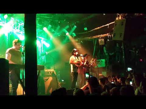 Full Trunk ft. Sivan Talmor