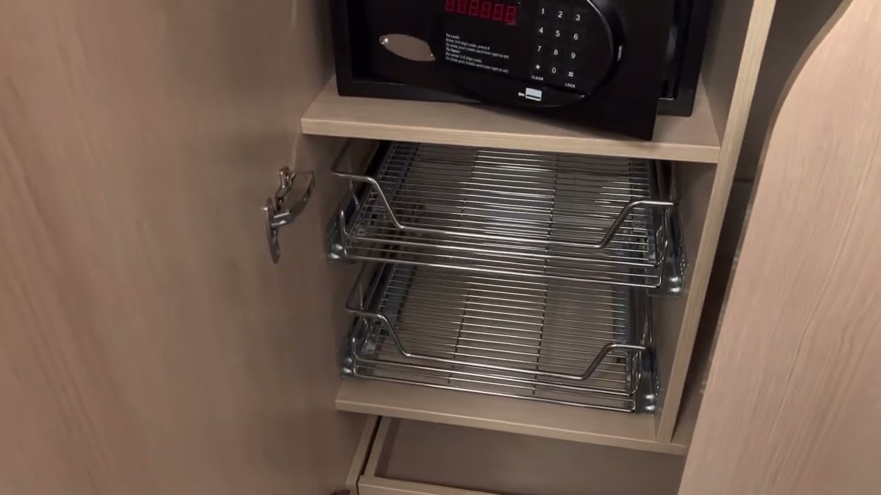 Carnival Celebration - Cabin 8295 - Video 2