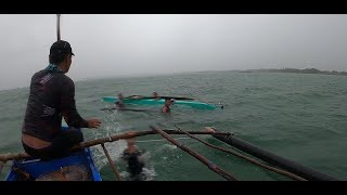 TUMAOB ANG KANILANG BANGKA DAHIL SA BIGLANG PAG- LAKAS NG ALON AT HANGIN, MABUTI AT LIGTAS SI NANAY