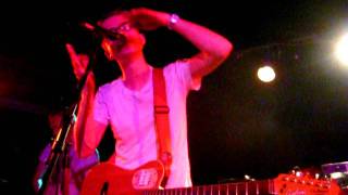 Tom Vek - Nothing But Green Lights (Live)