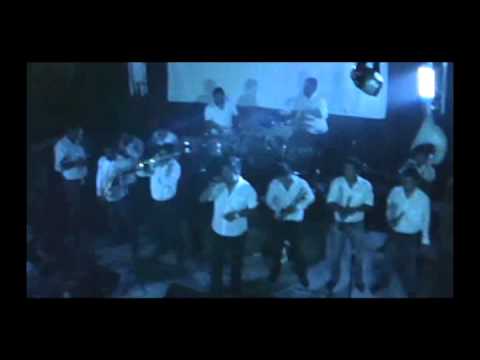 Video Popurrí De Cumbias de La Reyna de Monterrey