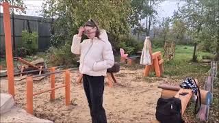 Турники из коридора, карусель со свалки и камень с Волги. История площадки «Фламинго»