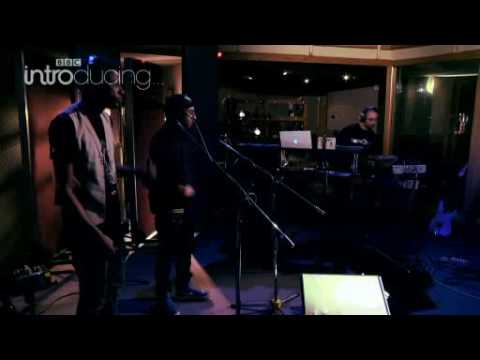 Hydro active ft Foreign Beggars live (Engine-EarZ Experiment)