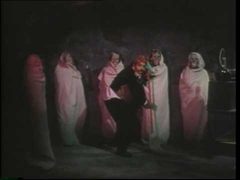 Capulina vs Las Momias - Alterando las Formulas.