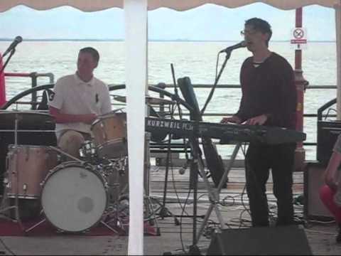 The Seasiders at the Southend Pier Festival.wmv