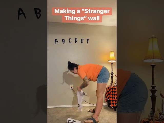 Vídeo relacionado con RoomMates RMK5240GM Netflix Stranger Things - Calcomanías de pared gigantes con alfabeto