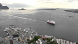 preview picture of video 'View of Ålesund (July 2, 2007)'