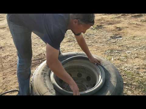 Inflating a tubless tyre safely