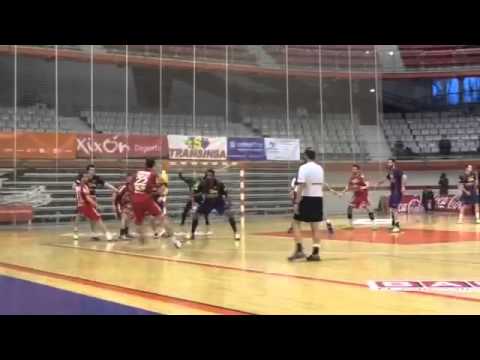 Partido entre el Juanfersa y el Barcelona de balonmano.