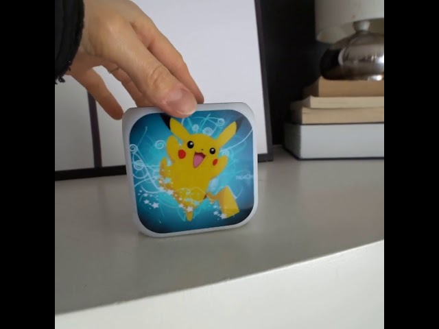 Vídeo relacionado con Reloj despertador Pokémon Pikachu con radio, único, 811354, amarillo, 12 x 15 x 11,5 cm (el embalaje puede variar)