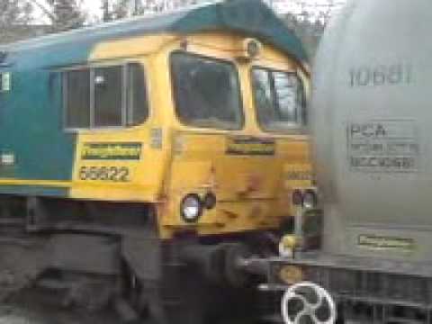 66 622 shunting china clay tanks at Moorswater, April 2010