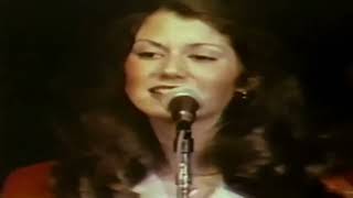 Amy Grant - A Circle Of Love - Mountain Top And So Glad - (1980) - (2K Full HD)