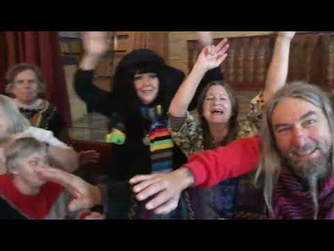 Hun har en ristepølse på et hemmeligt sted