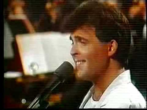 XVII Festival OTI 1988 - Guillermo Guido -Todavía eres mi mujer - Argentina.flv