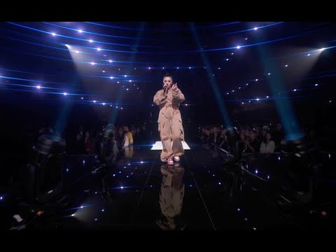 Lauren Spencer Smith - Fingers Crossed (2022 People’s Choice Awards Performance)