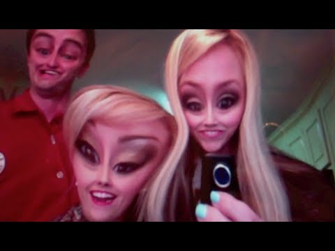 TheTracyVlogs - Vlogidays Day 10: Silly Faces, Presents, and a DEER HEAD!