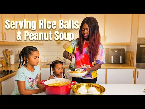 Reisbällchen und Erdnusssuppe (Omo Tuo & Erdnusssuppe) | Traditionelles ghanaisches Familienessen