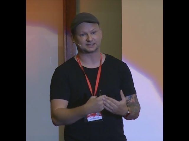 Petr Skondrojanis na TEDx Talks: Paralelní životy aneb Žijte život svůj, ne život někoho jiného