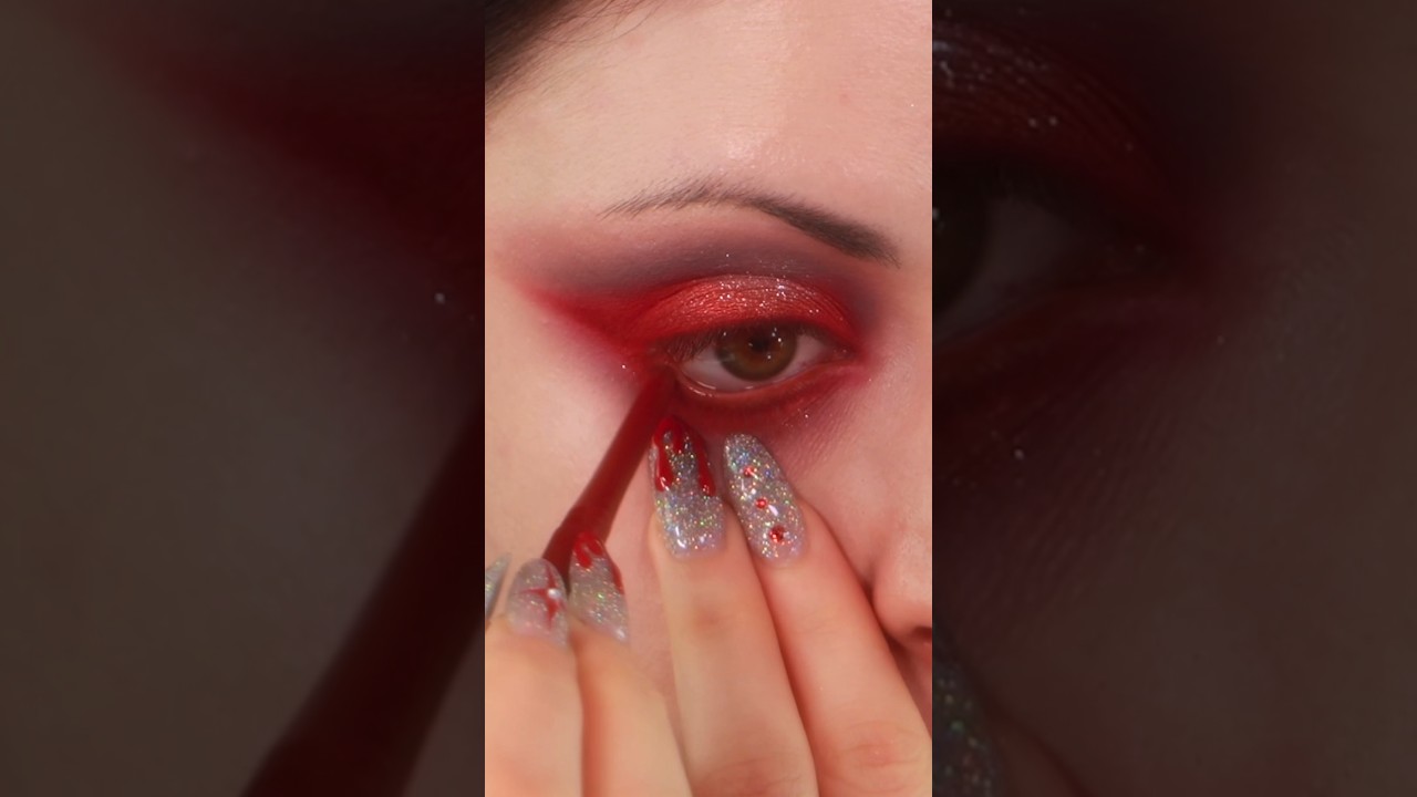 RED EYE MAKEUP❤️  #eyeshadow #eyemakeuptutorial #glitter #vampire #eyeliner #makeuptutorial #glam