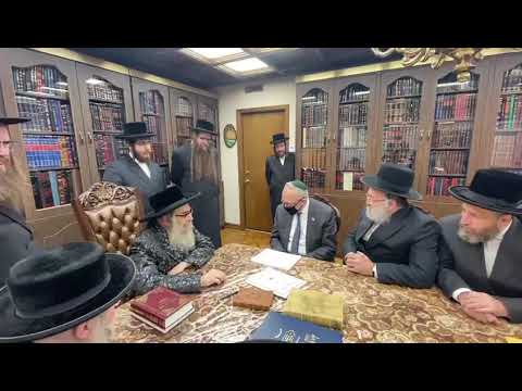 enate Majority Leader Chuck Schumer meeting with the Satmar Rebbe, Reb Aaron Teitelbaum at his home