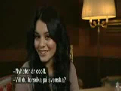 Zanessa tratando de hablar otro idioma