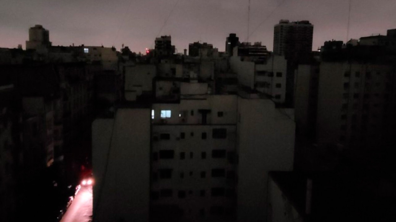 APAGÓN EN CABA: Se incendió una subestación de Edesur que afectó a casi 100 mil usuarios