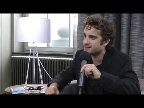 Oliver Wnuk über seinen Roman Luftholen, Erfolg und Yvonne Catterfeld - buch.de Autorengespräche