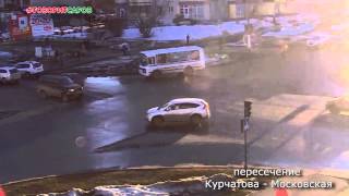 preview picture of video 'Саров, ДТП на улице Курчатова Пострадал подросток, 17.13.15'