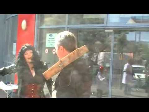 Aktion Aktive Arbeitslose anlässlich der Selbstverstümmelung eines Arbeitslosen.avi