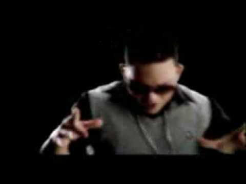 Mega y Kenai Feat Randy - Ella Se Mueve [Oficial Video]