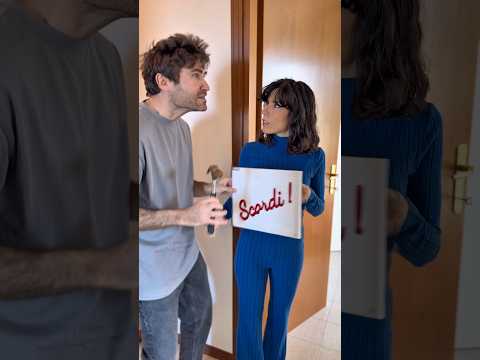 L’unico modo per farlo alzare dal divano #casaabis #comedy #coppia #ridere