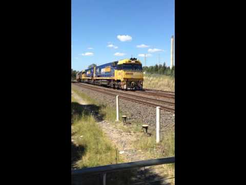 NR41/NR95/NR68 Pacific National Intermodal Maldon NSW 24.3.16 Down Main