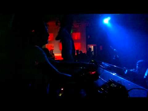 lorenzo ballerini dj @ Q club urbino mercoledi 7 dicembre 2011...video 1