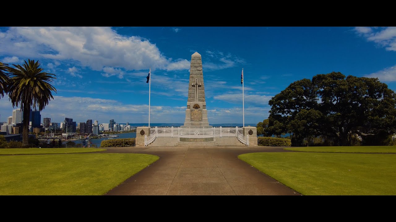 Experience the captivating highlights of Kings Park and Botanic Garden.