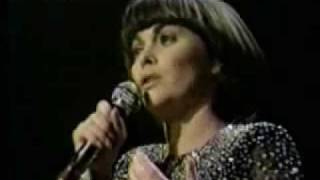 Mireille Mathieu On ne vit pas sans se dire adieu.