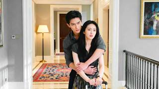 Ze gaf hem alles tijdens hun driejarige huwelijk, maar toch bracht hij elke nacht door met zijn onbeantwoorde liefde! Met een gebroken hart vertrok ze met een scheidingsregeling, om er vervolgens achter te komen dat hij alweer verliefd op haar was en haar onophoudelijk het hof maakte! 💕#SterrenlichtVraagtNooitWanneerHetTerugKeert #KortDrama #drama #Dominante CEO #Liefde #Vrouw-achter-misdaad-aan-het-veld