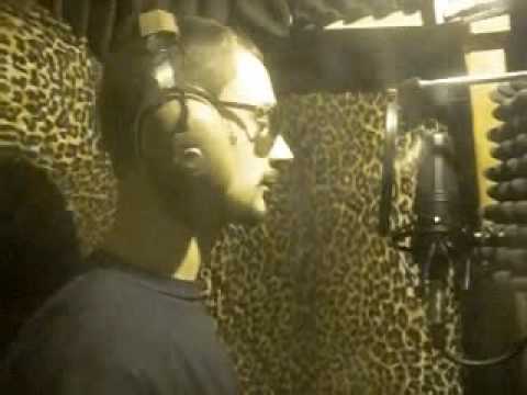 Bezzi Bez chillen in the studio wit da shqipez