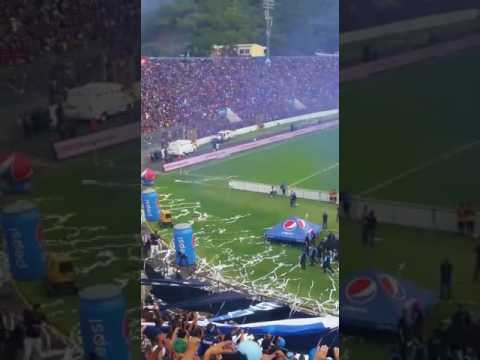 "la hinchada mas grande de honduras dku" Barra: Revolucionarios 1928 • Club: Motagua