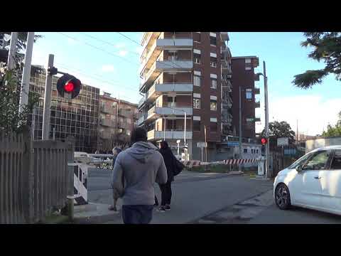 Passaggio a livello di via Carloni - Como / Level Crossing / Bahnübergang / Spoorwegovergang / 道口
