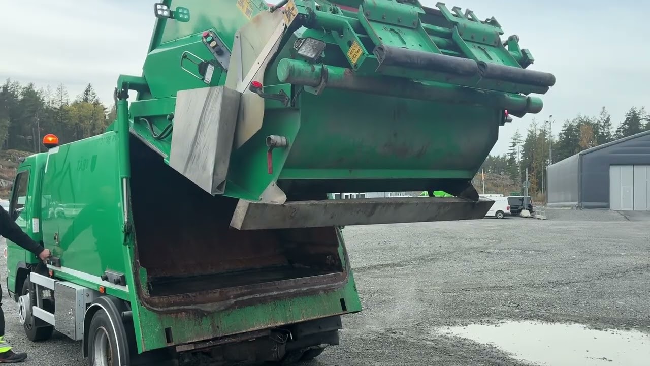 Presentation video clip: FUSO NMT Baklastare - 157 090 km - Automatic - green - 2015